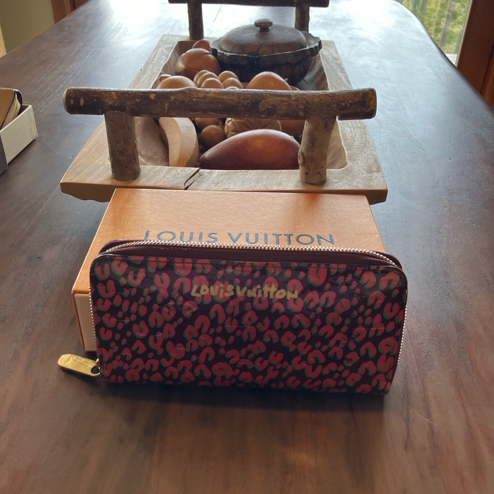 Louis Vuitton Limited Edition Red and Pink Leopard Zip Wallet with Gold Hardware - Picture 2 of 11